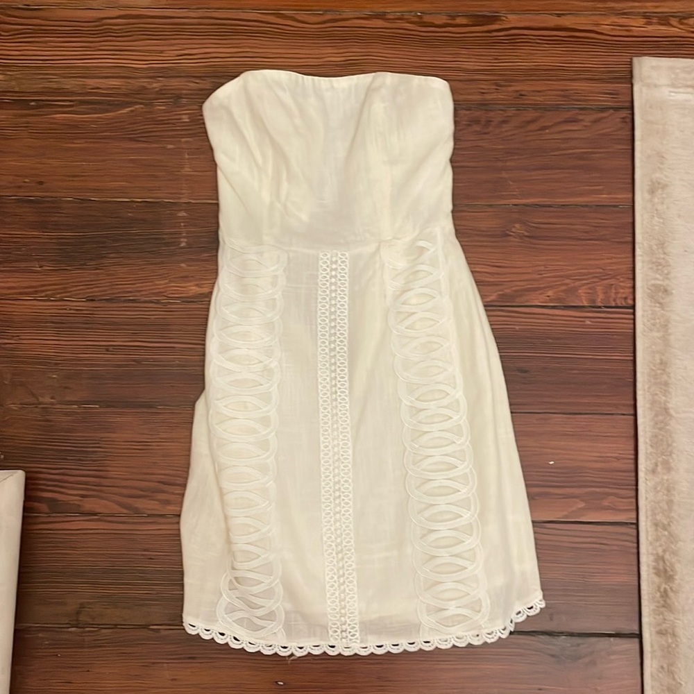 Selfie Leslie white strapless dress